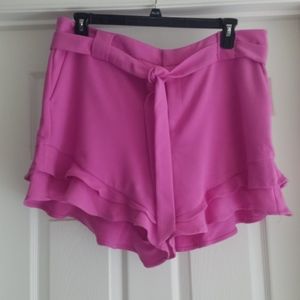 Ruffled short shorts